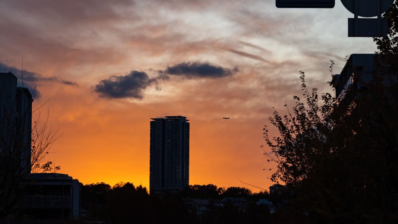 家、都心タワマンの高層階なんだって。〈年収1,500万円〉48歳部長。尊敬の念を集める勝ち組エリートの「絶対知られたくない裏の顔」