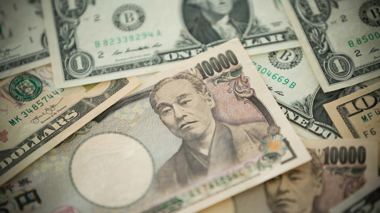 「老後資金を積み立てる」という信仰が秘めた、資産半減の危機