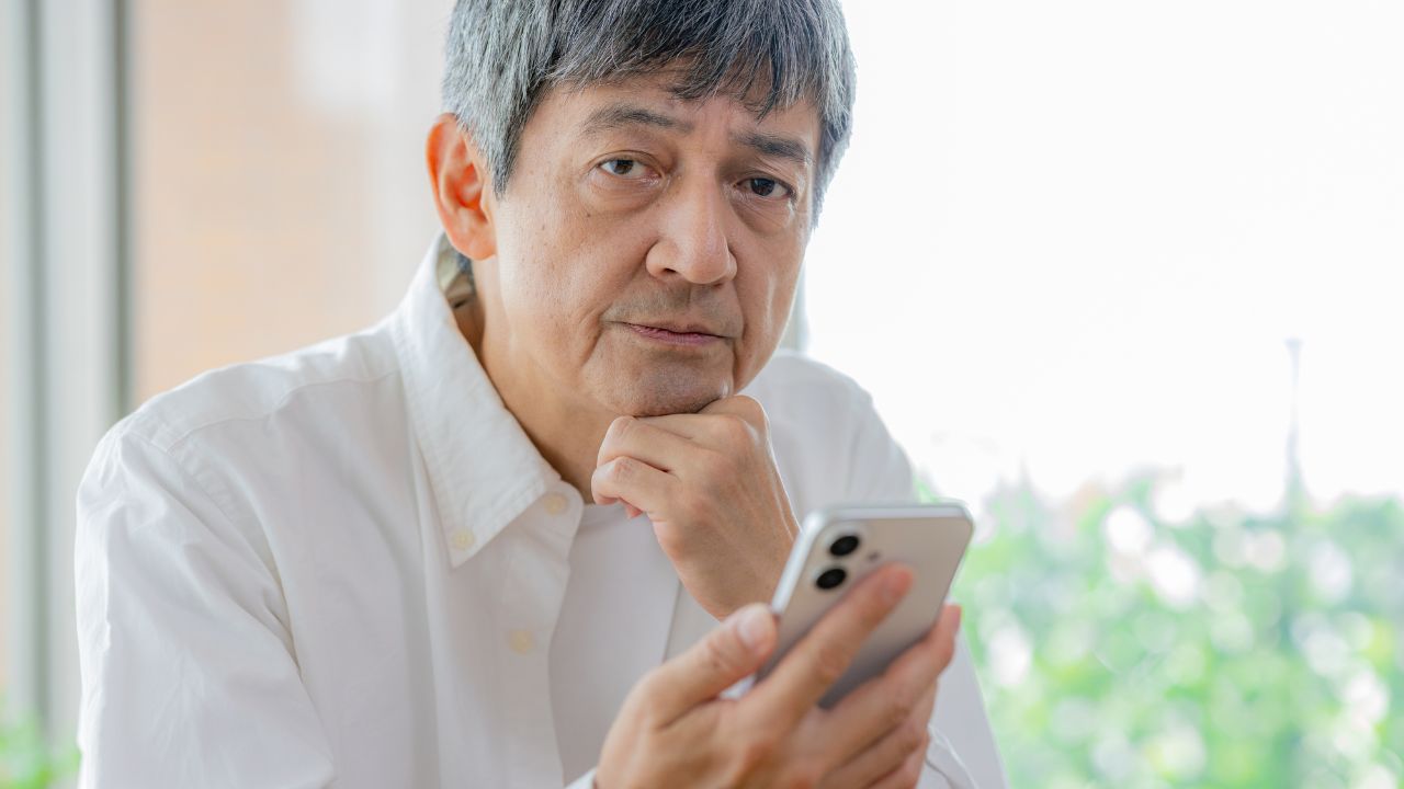 「じぃじ、またね」が苦痛でした…〈年金月18万円・72歳父〉、娘夫婦に「別れの長文LINE」を送った切実事情