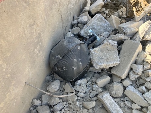 道路陥没対策用PVCターポリン製球体（突起物に当たっても割れない）