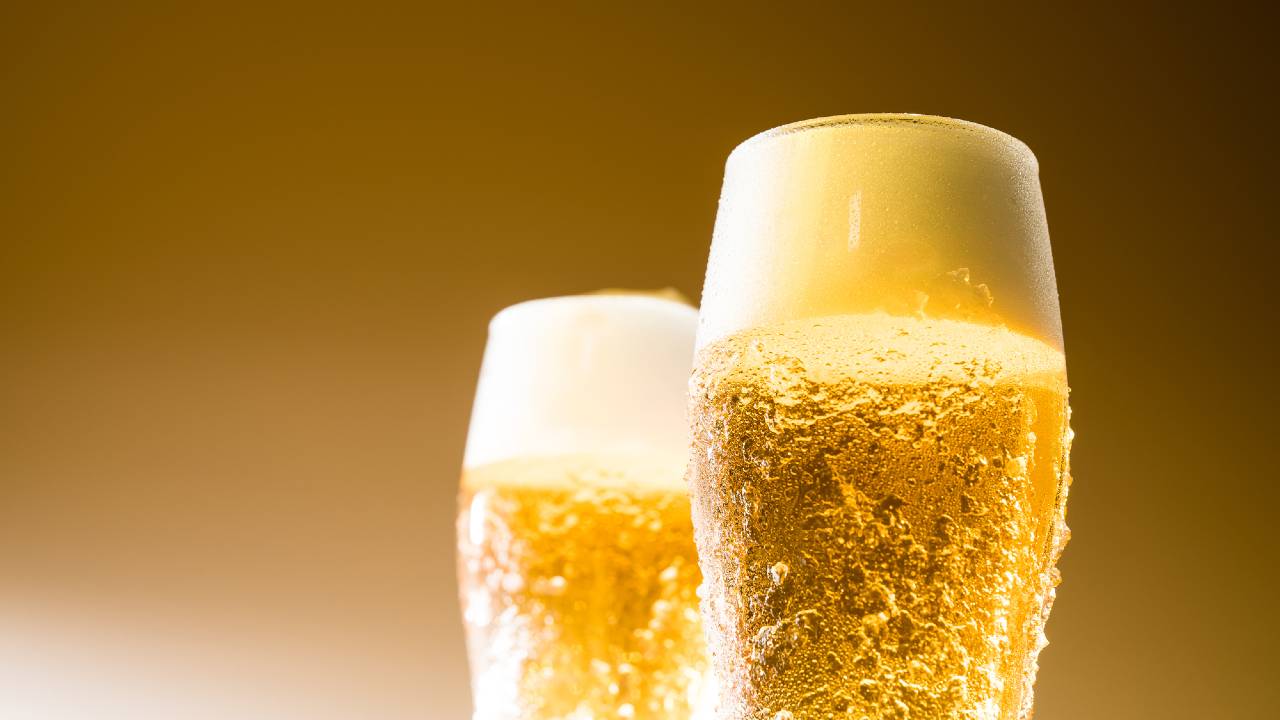 ビールはもはや贅沢品か…「お酒の税金」増税に次ぐ増税も減収のワケ