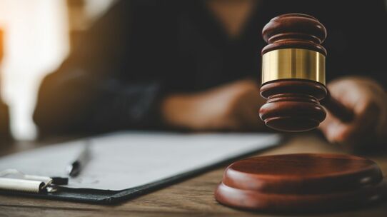 入居者が室内で死亡…孤独死や自殺、物件価値への影響とオーナーの法的責任【弁護士の解説】