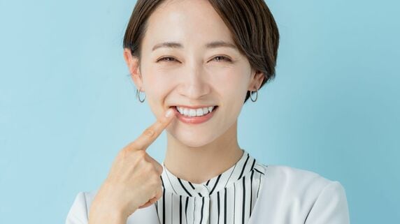 インプラントの「追加費用と治療期間」はここまで減らせる。抜歯時に知っておきたい歯科医の専門技術