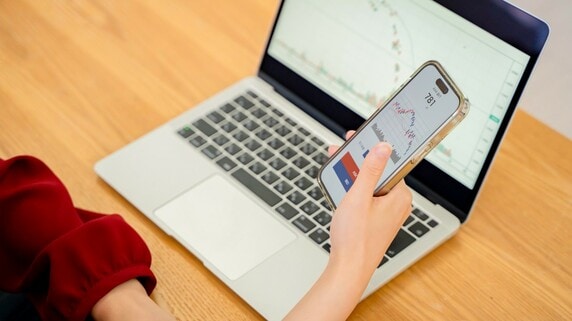 500円で買った株が、800円に…「売る」or「保有する」の判断基準はどこに？【経済評論家が解説】