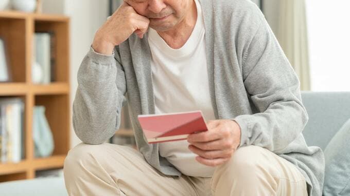 実家の通帳を見て凍りついた…年金月14万円・83歳母の口座に残る「800万円の引き出し」。理由を聞いて〈53歳長男が絶句した〉ワケ