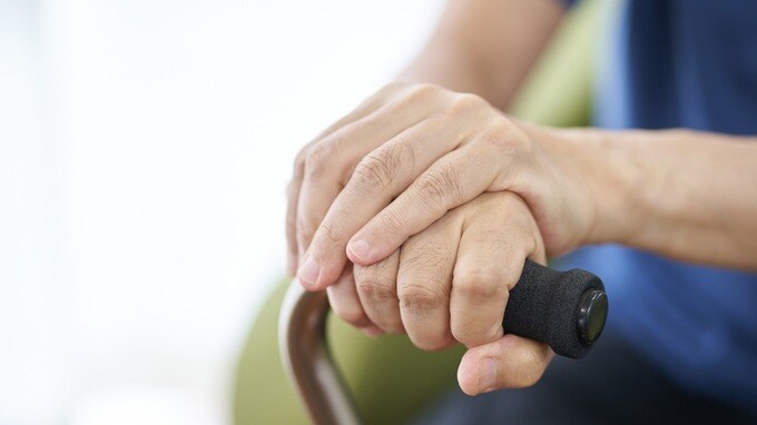 認知症で施設入所の高齢父が再婚!?…資産家一族に降りかかった「後妻業」トラブル