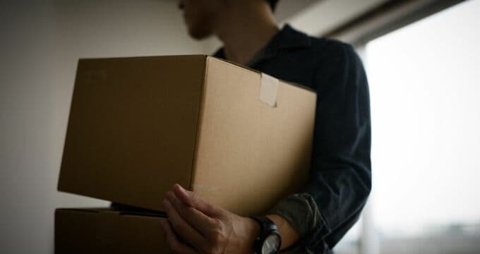 「残念ですが、遺族年金はゼロ円です」…年金事務所が告げた「厳しい現実」。月収17万円・愛妻を失った53歳男性、思い出のアパートを静かに去る