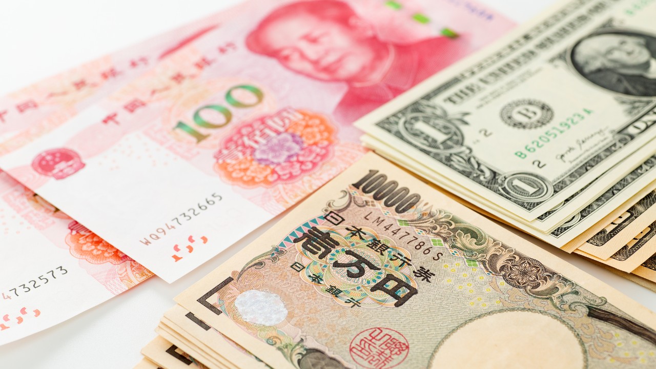 人民元が1ドル=6.7元と大幅に続伸。来週末から始まる旧正月の連休を前に香港ハンセン指数は大幅高。レジャー関連株が急騰