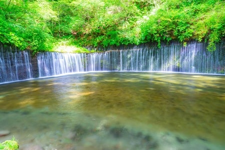 軽井沢・白糸の滝（出典：PIXTA） 