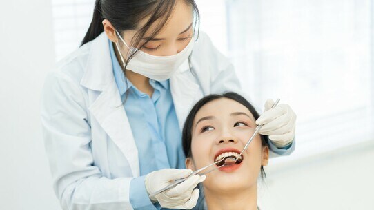 【歯科矯正治療】「大人になったら手遅れでは?」との疑問に現役歯科医師が回答