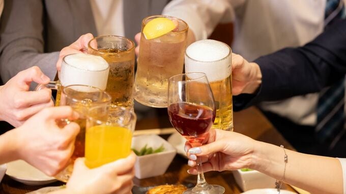 自分は“コーラ2杯”だけなのに…会社の飲み会に毎月6,000円、春の歓送迎会も憂鬱。34歳会社員が嘆く「割り勘負け」の実態