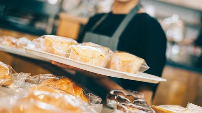 「誰とも一言も喋らない毎日がつらい…」〈資産2,500万円〉あっても孤独に怯える72歳女性。時給1,300円「パン屋のバイト」に生きがいを見出した日