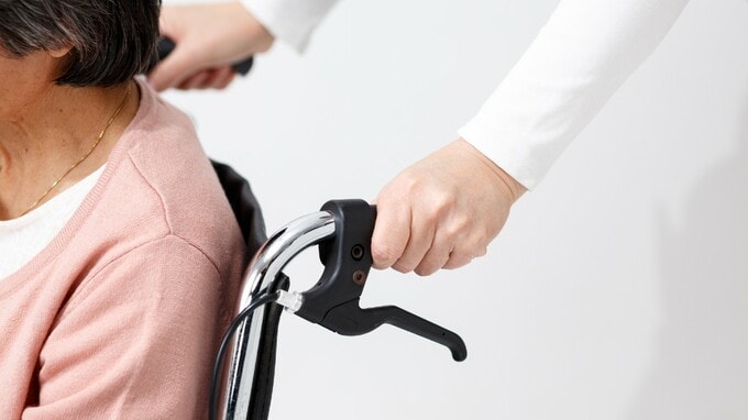 えっ、親と施設で同居？…子どもは仕事に通う新しい暮らし方が