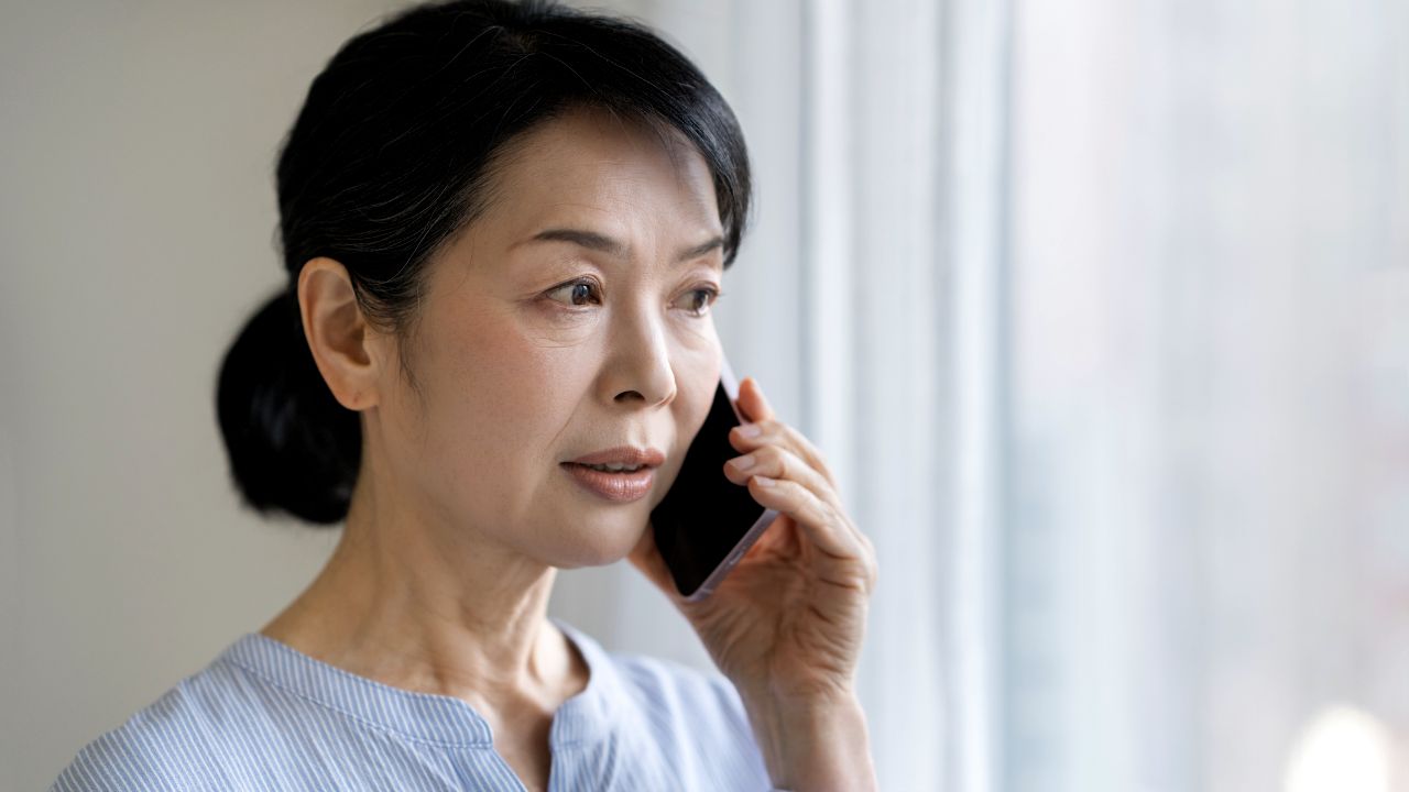 年金14万円の67歳母、孫の学費援助で定期預金を解約。「100万円」を振込み「ありがとう」の電話を待ち続け2週間…息子からは一切の音沙汰なし、理由を尋ねて激怒したワケ