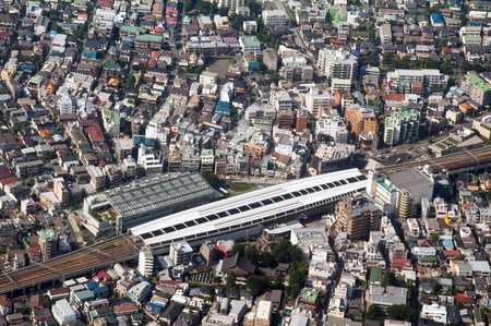 空から見た「経堂」駅周辺。細い路地が入り組んでいる