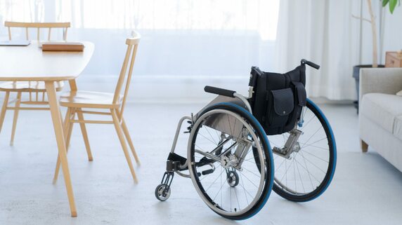 〈年金月28万円・退職金2500万円〉元管理職の夫と妻が選んだ“終の住処”。契約から半年、思わぬ「方針のズレ」で自主退去を決めるまで