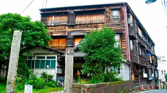 東京から「家賃2万円」の部屋を消した“真犯人”…原因は「銭湯」【建築エコノミストが解説】