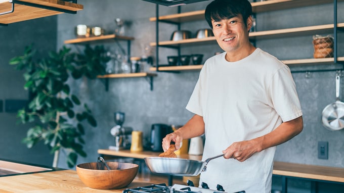 だったらあなたがやってよ！〈食材費1万円の手料理〉でドヤ顔…「名もなき家事」を見てみぬフリする44歳・自称イクメン夫に共働き妻がさらにキレたワケ 