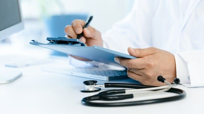 レセプト業務が長引く原因は、「電子カルテの使い方」にある【医療機関コンサルが解説】