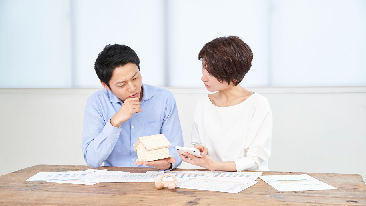 夫の給料は上がったのに…妻の収入「8.8%減」の現実。家計を襲う「世帯内格差」と「コト消費」活況の裏側