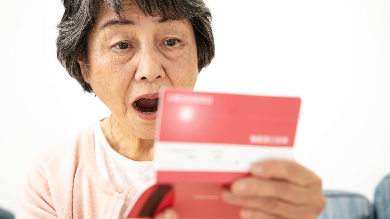 「退職金2,800万円が…ない!」63歳妻が通帳見て絶句…〈年金19万円〉67歳・元公務員夫の「まさかの仰天告白」に腰抜かしたワケ
