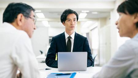 なぜ銀行は「成年後見制度」をすすめる傾向があるのか？（※画像はイメージです／PIXTA)