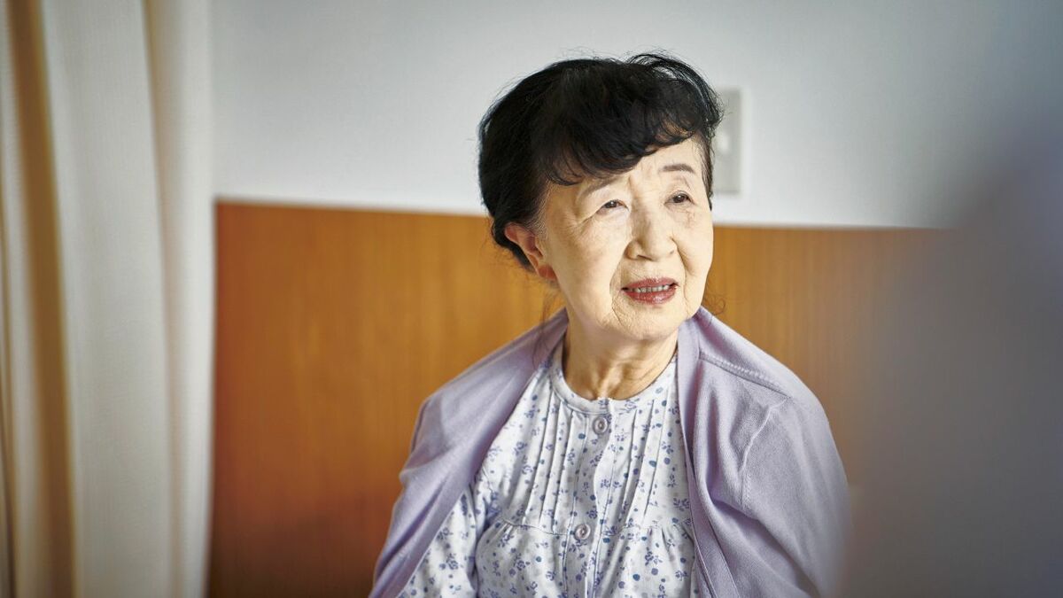 あんなに元気だったのに…奮発して月額18万円の老人ホームに「年金9万円 