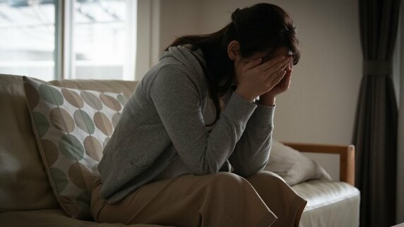 「お母さん、ごめん…もう限界」〈月収38万円・53歳〉独身娘、〈年金月13万円・76歳〉母を残し家を出た理由