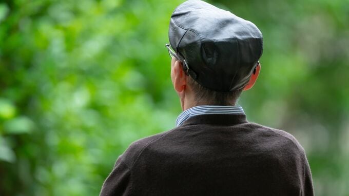 「馬鹿な使い方をしたもんです」…〈貯金350万円〉60歳男性、絶縁の父から転がり込んだ6,200万円に歓喜。高級マンション、海外旅行…夢の生活の〈終着駅〉