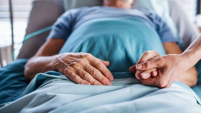 病院で「鼻からチューブ」抵抗すると縛られ…患者が選んだ最期