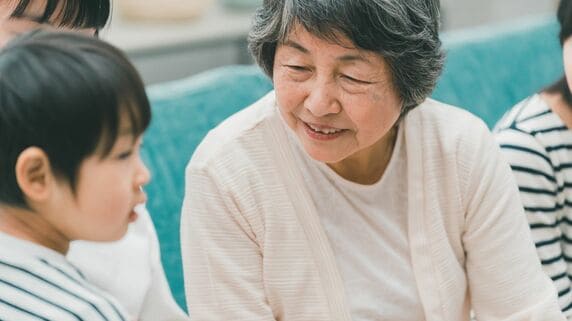 「ばあば、お願い！」…かわいい孫のおねだりを静かに拒否。〈年金月22万円〉68歳祖母が「遊園地にも水族館にも連れていかない」と決めた理由