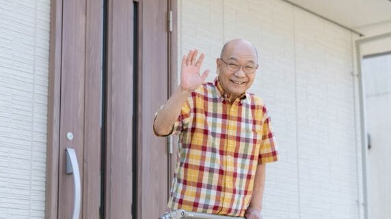 「やっと帰ったか…」年金月22万円・倹約生活を送る72歳、GW終盤「じぃじ、またね」可愛い孫との別れに“思わず笑顔”のワケ
