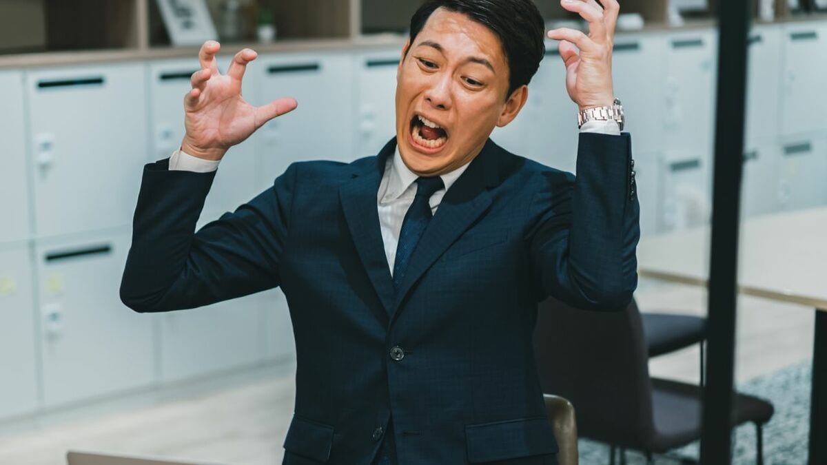 お金をドブに捨てました」民泊詐欺で300万円・暗号資産で1000万円…“二刀流税理士”が語る〈手痛いお金の失敗談〉 | ゴールドオンライン