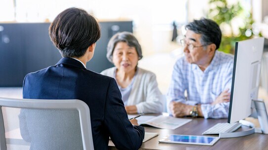 「70歳で退職？　無理よ」子へ会社を継承し、退職金を数千万円受け取るはずが…社長の決断を覆した“妻の一言”【税理士・社労士が解説】