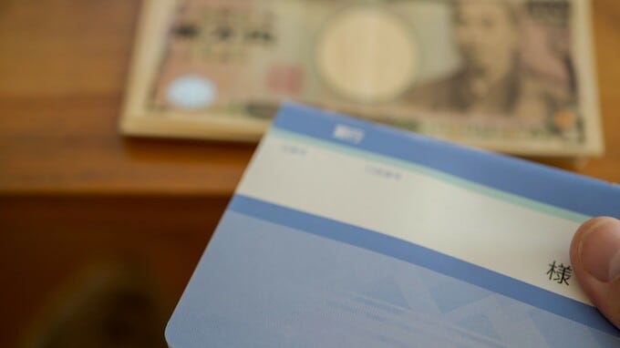 「心配いらない」と笑っていた81歳母。〈年金月14万円〉の実態…通帳を開いた55歳長男が崩れ落ちた理由