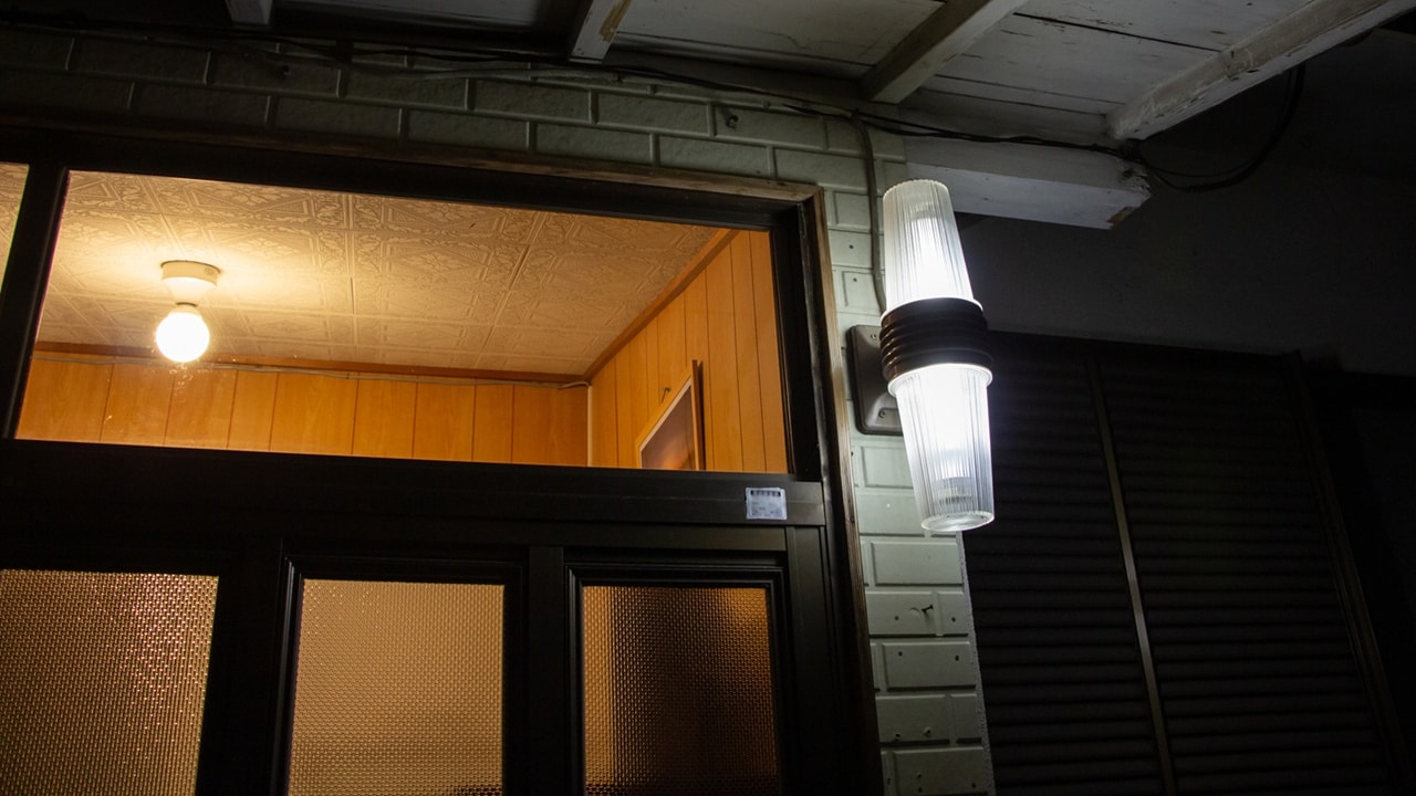 玄関の鍵が替えられていた…「もう、あなたの帰る家はない」年金月19万円の60代夫婦、3年ぶりに実家へ帰ってきた36歳息子に突きつけた〈冷ややかな宣告〉と実家の現実