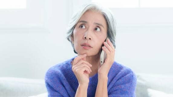 うちの親、まだ60代なのに。30代長女〈兄を騙ったバレバレ詐欺電話〉へ真剣応答する母に衝撃…親心を逆手に取る、悪質な犯罪の実態