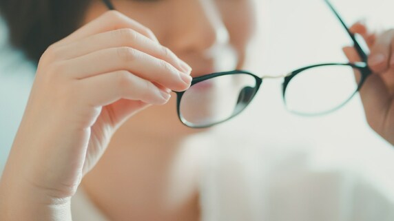 「激しいスポーツをする人でも手術できる?」…削らない視力矯正「ICL」のQ&A