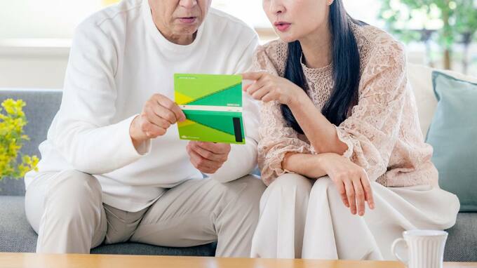 株なんて買うんじゃなかった…〈年金月35万円〉〈貯金7,000万円〉60代・アッパーミドル夫婦。定年後わずか3年で「口座から4,000万円が消えた」ワケ