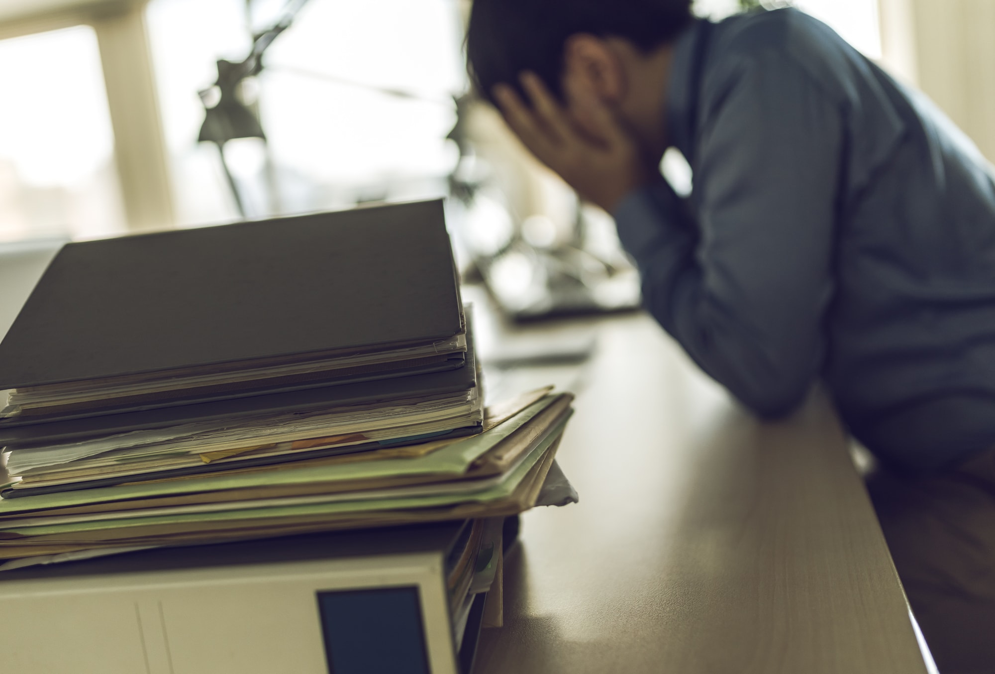 「私はただのATMですか？」年収720万円・46歳サラリーマンの絶望。〈お小遣い2万円〉〈昼はプロテインバー1本〉、かたや妻と娘は豪華ランチタイムの現実