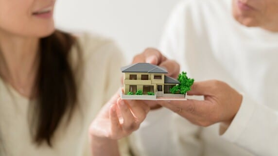 内縁の妻に、親から相続した4,000万円の横浜の自宅を遺したい…「事実婚夫婦」が資産承継する際の重要ポイント【行政書士が解説】