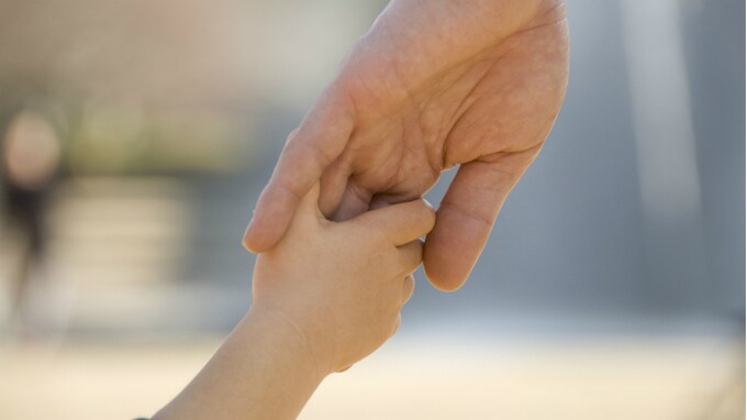 前夫と暮らす「妻の実子」に生前贈与を行った事例