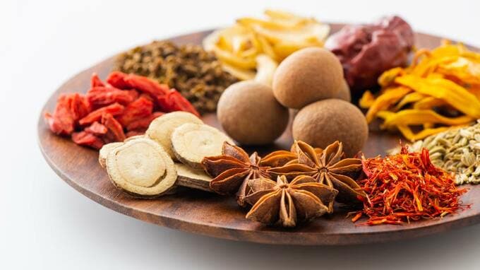 【保険適用】アトピー性皮膚炎の治療で処方される「漢方」とは？成分・効能を解説