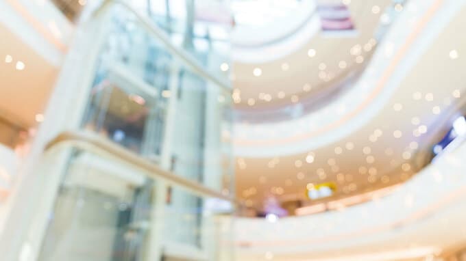 手元の作業が不便…白内障の手術後に感じやすいトラブル