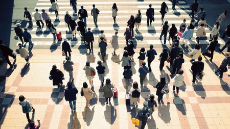 「会社員の副業」が当たり前になる…（画像はイメージです／PIXTA）