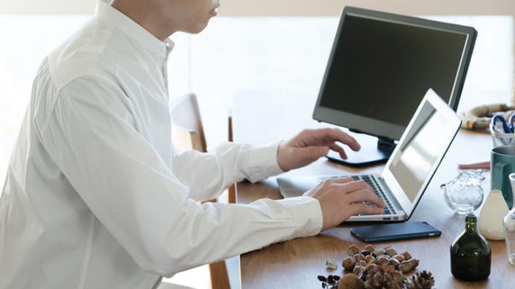 100万円の車を購入→国から「最大80万円」もらえる!?…対象者は申請必須「特別な助成金」の正体【社労士が申請時のポイントを解説】