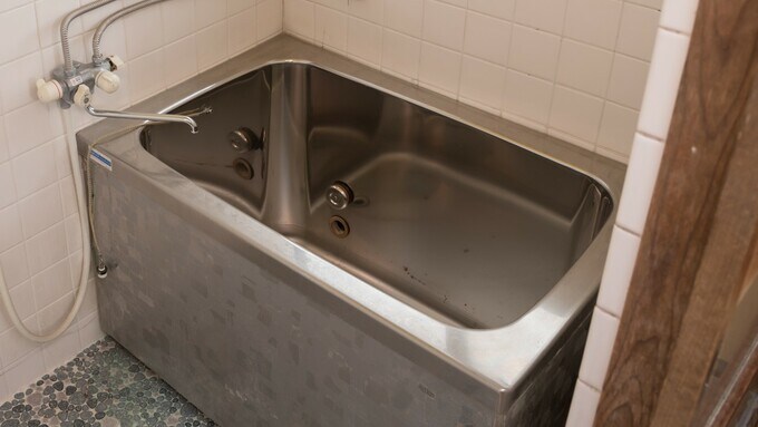 千葉県松戸のガラガラ物件「お風呂を破壊」で入居希望者殺到？