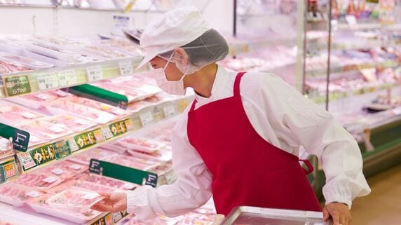 会社にしがみつけばよかった…特別加算で〈退職金2,200万円〉を手にした49歳女性の後悔。正社員の座を捨て、待ち受ける「老後の恐怖」 