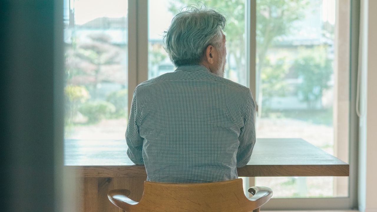 年末年始の帰省で48歳長男が絶句。実家に響く「テレビの大音量」、何度呼んでも無反応の76歳父…切実な「老い」の光景