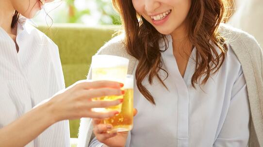 あまり知られていない「乳がんの発症」と「飲酒」の関係【医師が解説】